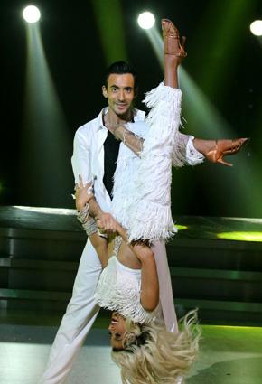 نايا تفوز بجدارة كأس  Dancing with the Stars